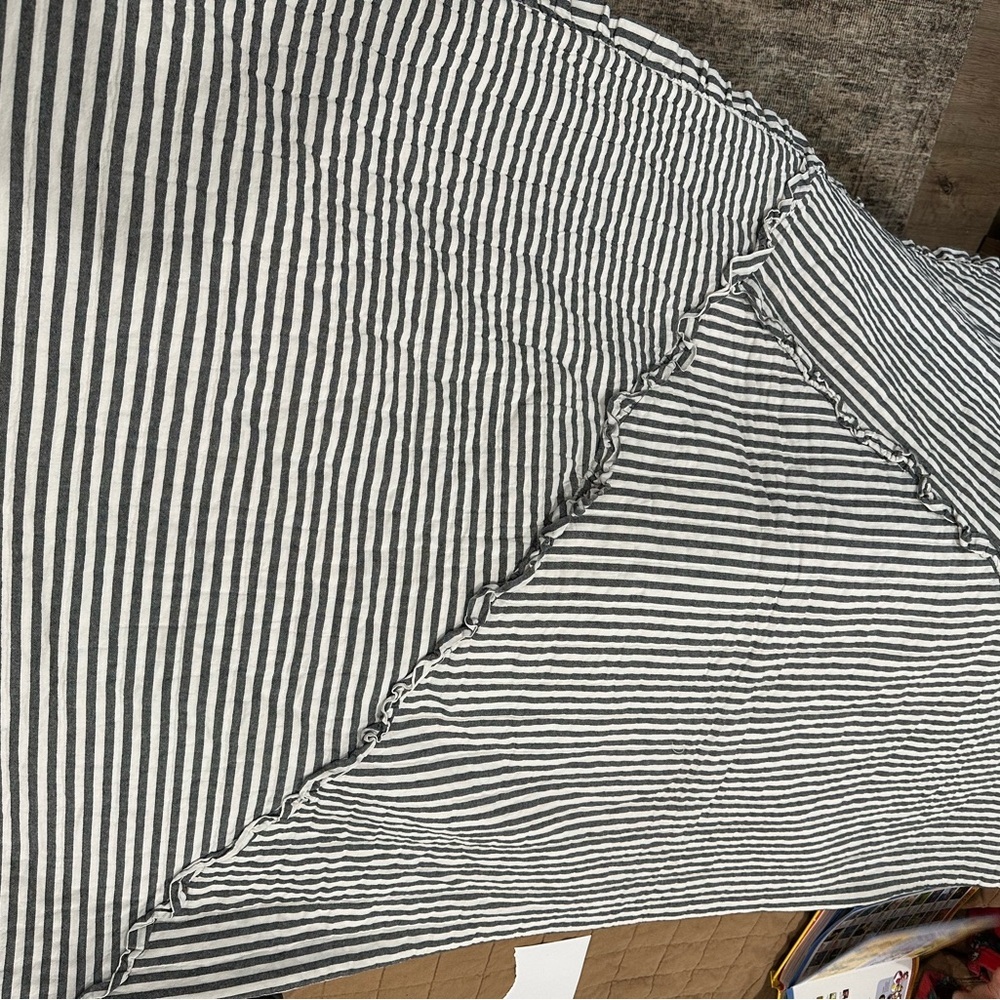 Emily & Meritt Pottery Barn Kids twin striped ruffle quilt VGUC - Picture 4 of 7